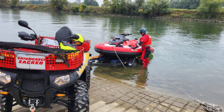 Poznati detalji drame na nasipu, muškarac sam izašao iz rijeke: ‘Htio se okupati”