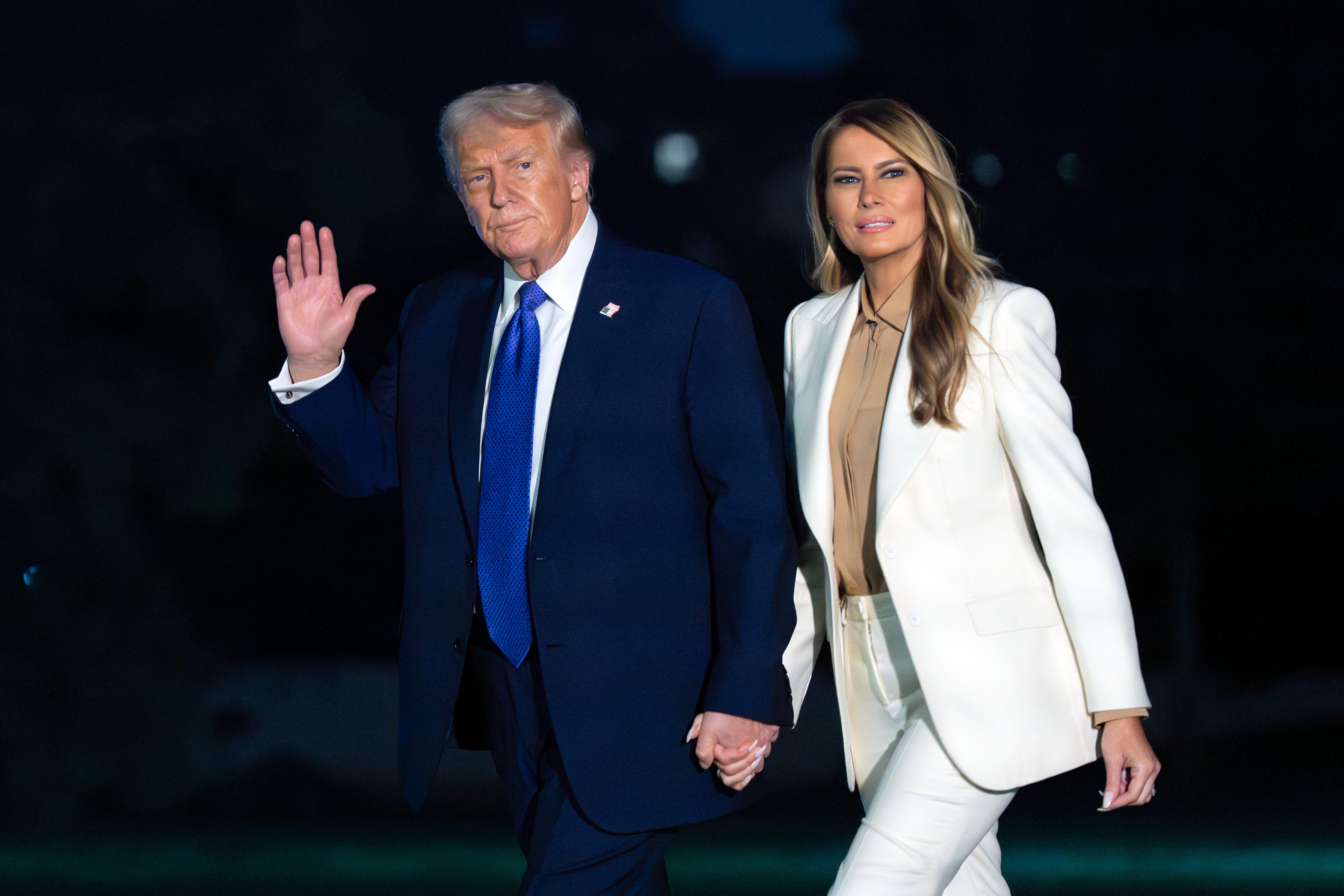 Predsjednik Donald Trump rekao je da je njegova prva noć s prvom damom Melanijom Trump u Bijeloj kući bila 'nadrealno iskustvo'