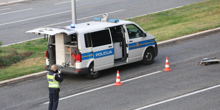 Presretač na Dalmatini snimio vozača koji je jurio 248, drugi kroz naselje vozio čak 129 kilometara na sat!