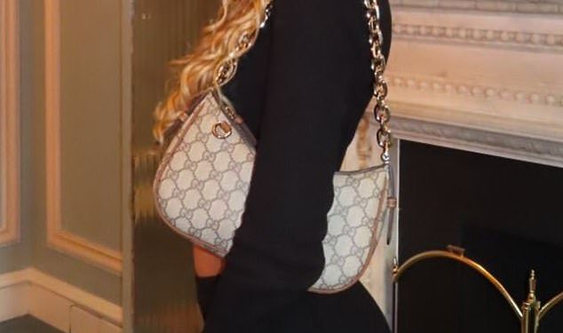 Princeza Andre ima elegantnu figuru u crnoj boji dok uživa u popodnevnom čaju nakon što je potvrdila da je njen ITV2 reality show obnovljen