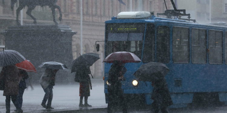 Pripremite se: DHMZ upalio alarme, meteorolozi pokazali što ‘udara’ na Zagreb u nedjelju