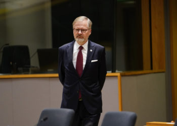 Pro-EU Češki premijer priznaje poraz izbora-RT World News