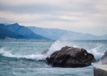 Problemi u prometu na moru i kopnu: U prekidu brojne pomorske linije