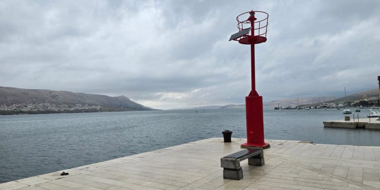 Promjenjivo vrijeme uz kišu i grmljavinu