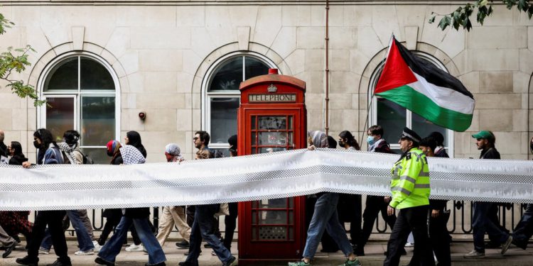 Propalestinski marševi nastavit će se usred krhkog primirja dok organizatori napadaju ‘drakonski napad’ na desnicu prosvjeda