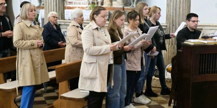Proslavljena 320. godišnjica posvete crkve sv. Šime u Zadru. Nadbiskup blagoslovio vitraje arkanđela