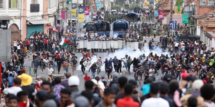 Prosvjednici ‘Gen Z’ zahtijevaju ostavku vođe afričke nacije (fotografije, video) – RT Afrika