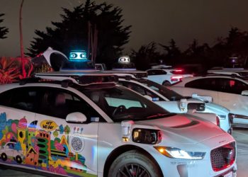 Put do nigdje: Prankster šalje 50 Waymo taksija bez vozača u Street Street u San Franciscu