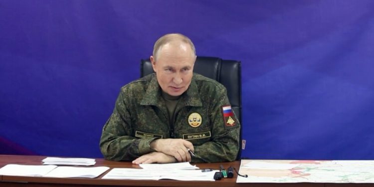 Putin: Mogli bi zaustaviti vojne operacije protiv okruženih Ukrajinaca