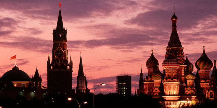 Putinov pomoćnik procjenjuje izglede za mir u Ukrajini — RT World News