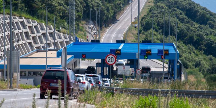 Putovanje preko granice više neće biti isto – novi sustav mijenja sve! Znate li što će policija prvo gledati?