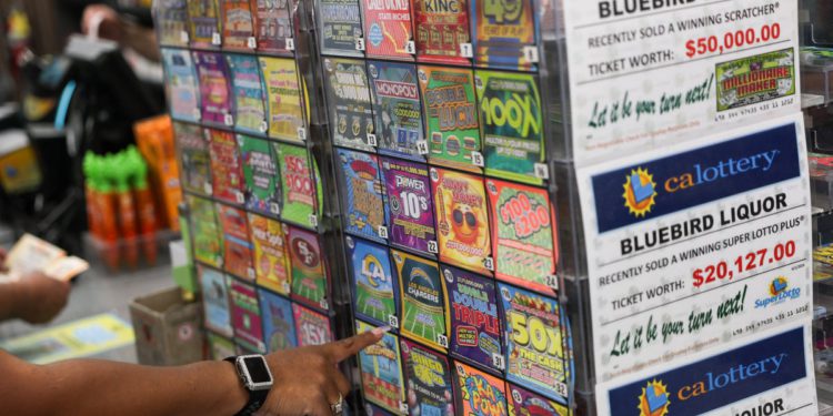 Radnica u trgovini kupila je srećku na putu do proboja. Završilo je s njom puno bogatijom