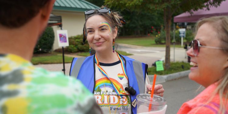 Rainbows, ali i oblaci dok NC Town domaćin Pride Fest usred Trumpove administracije protiv Trans-a