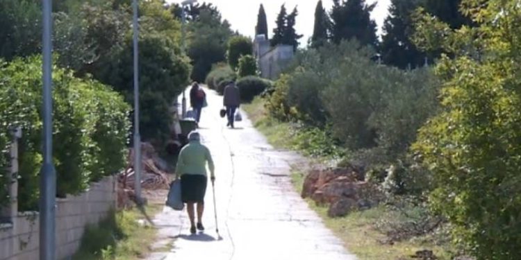 Rekonstrukcija rive u Prvić Luci mještanima donijela probleme