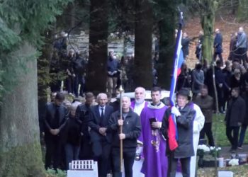 Rijeke ljudi na pokopu tragično nastradalog Aleša: ‘Sin je gledao kako mu ubijaju oca’