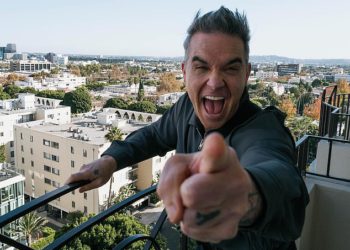 Robbie Williams otkriva da je razvio Tourette nakon borbe protiv “nametljivih misli” i kaže da je “prestravljen” za izvođenje uživo