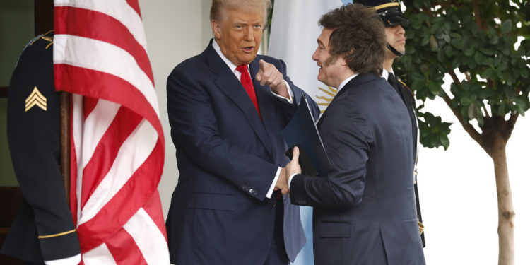 SAD su ponovno izvezle demokraciju. Ovaj put ne s bombama, ali to ga ne čini boljim — RT World News