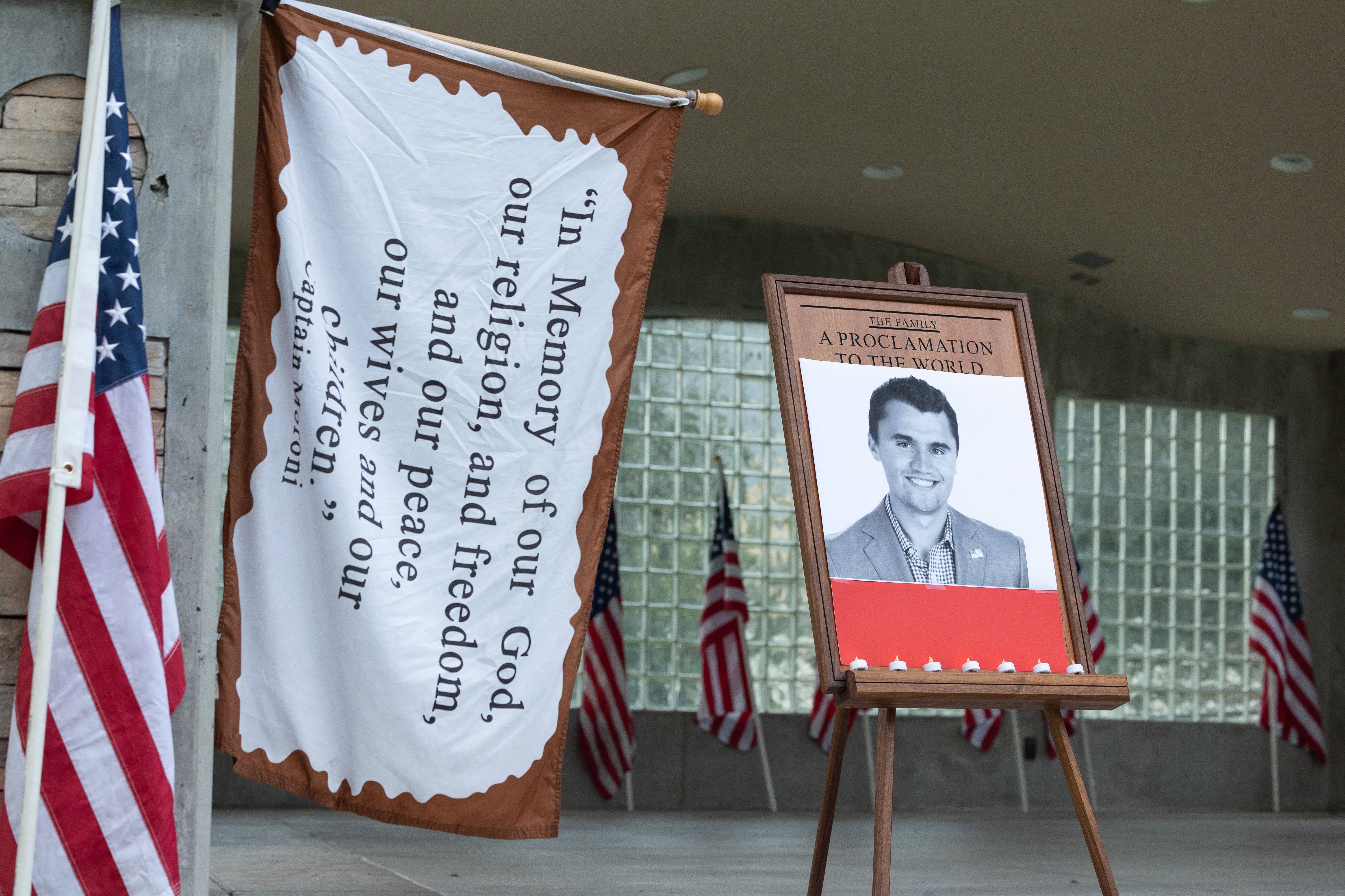 To dolazi uslijed sve veće zabrinutosti zbog političkog nasilja i ekstremne retorike, nakon događaja poput atentata na komentator MAGA Charlie Kirk prošlog mjeseca. Nedavna anketa pokazala je da više od 70 posto Amerikanaca vjeruje da je političko nasilje sada