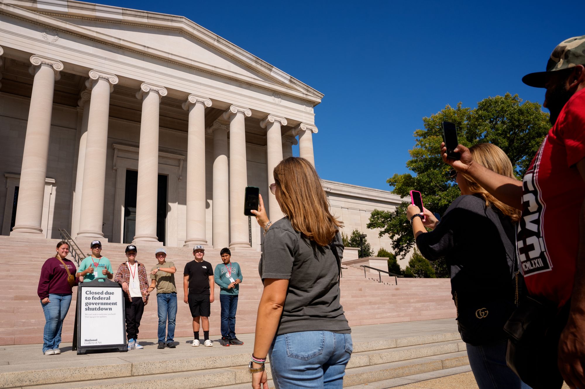 Isključivanje je ostavilo mnoge aspekte vlade zatvorenih i posjetitelja u Washington, DC, što je najbolje u situaciji.