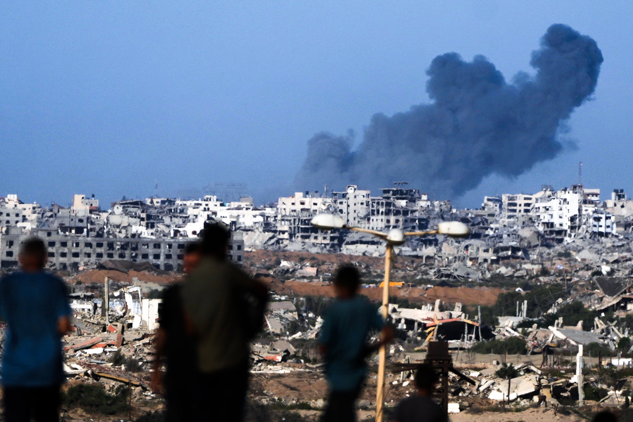 Dim se iz izraelskog zračnog udara u gradu Gaze diže 7. listopada.