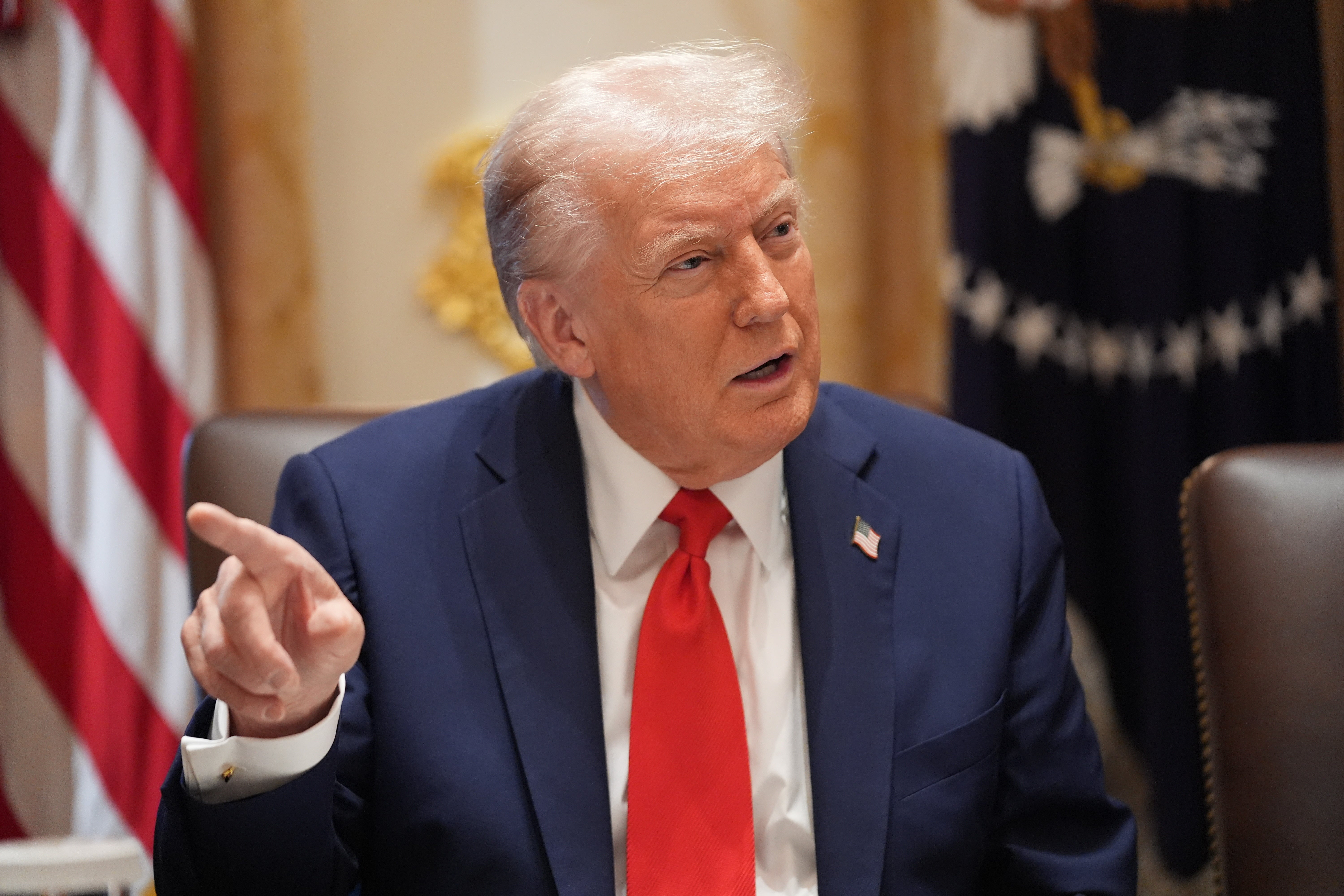 Trumpova administracija nastavila je stajati na svojim vrlo spornim tvrdnjama o autizmu, a predsjednik i tajnik za zdravstvo i ljudske usluge Robertom F. Kennedy Jr. ponavljajući mnoge svoje ključne argumente tijekom sastanka kabineta 9. listopada 9. listopada 9. listopada 9. listopada