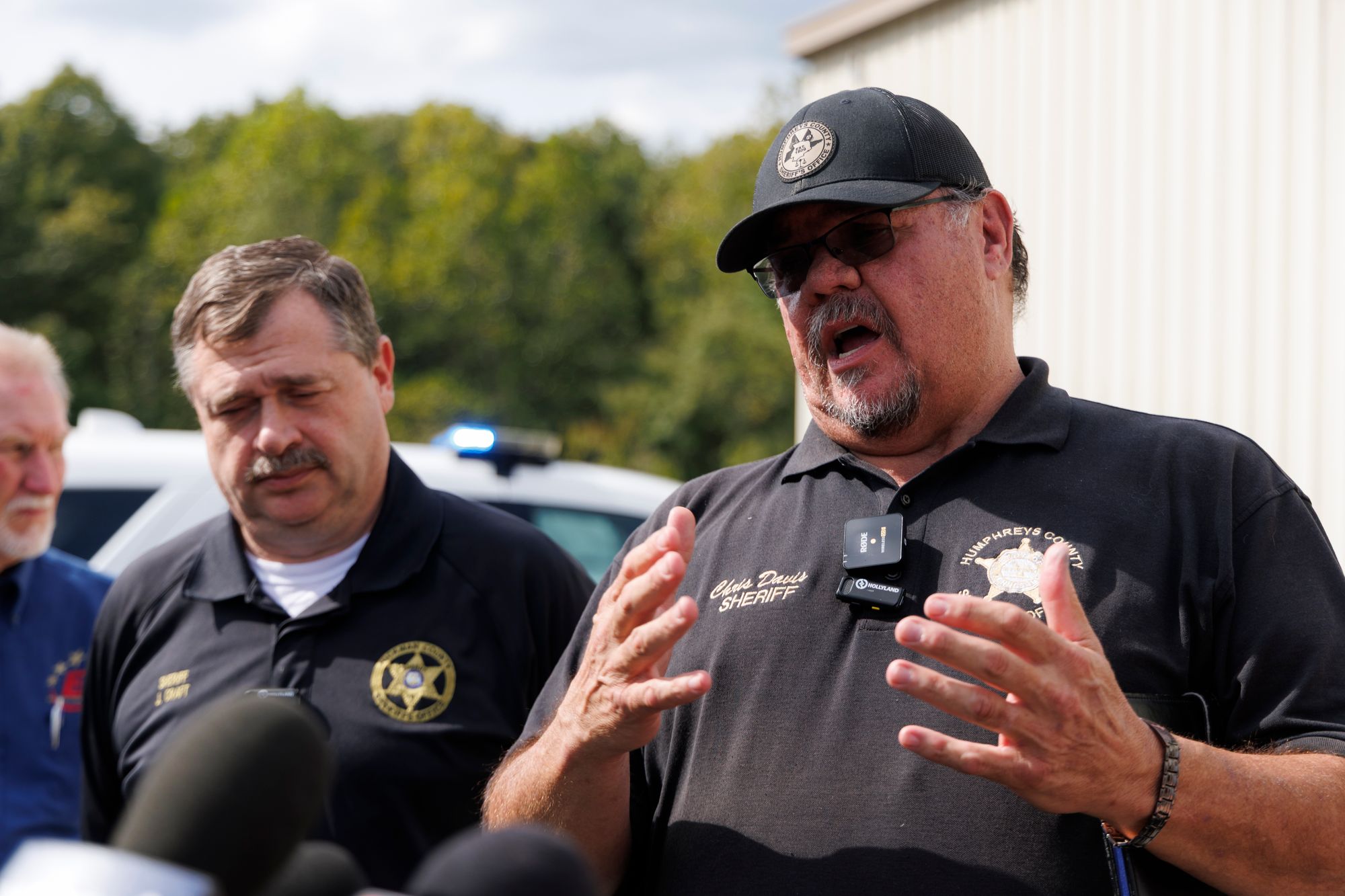 Šerif okruga Humphreys Chris Davis rekao je da je više od 300 ljudi češljalo po biljku nakon eksplozije