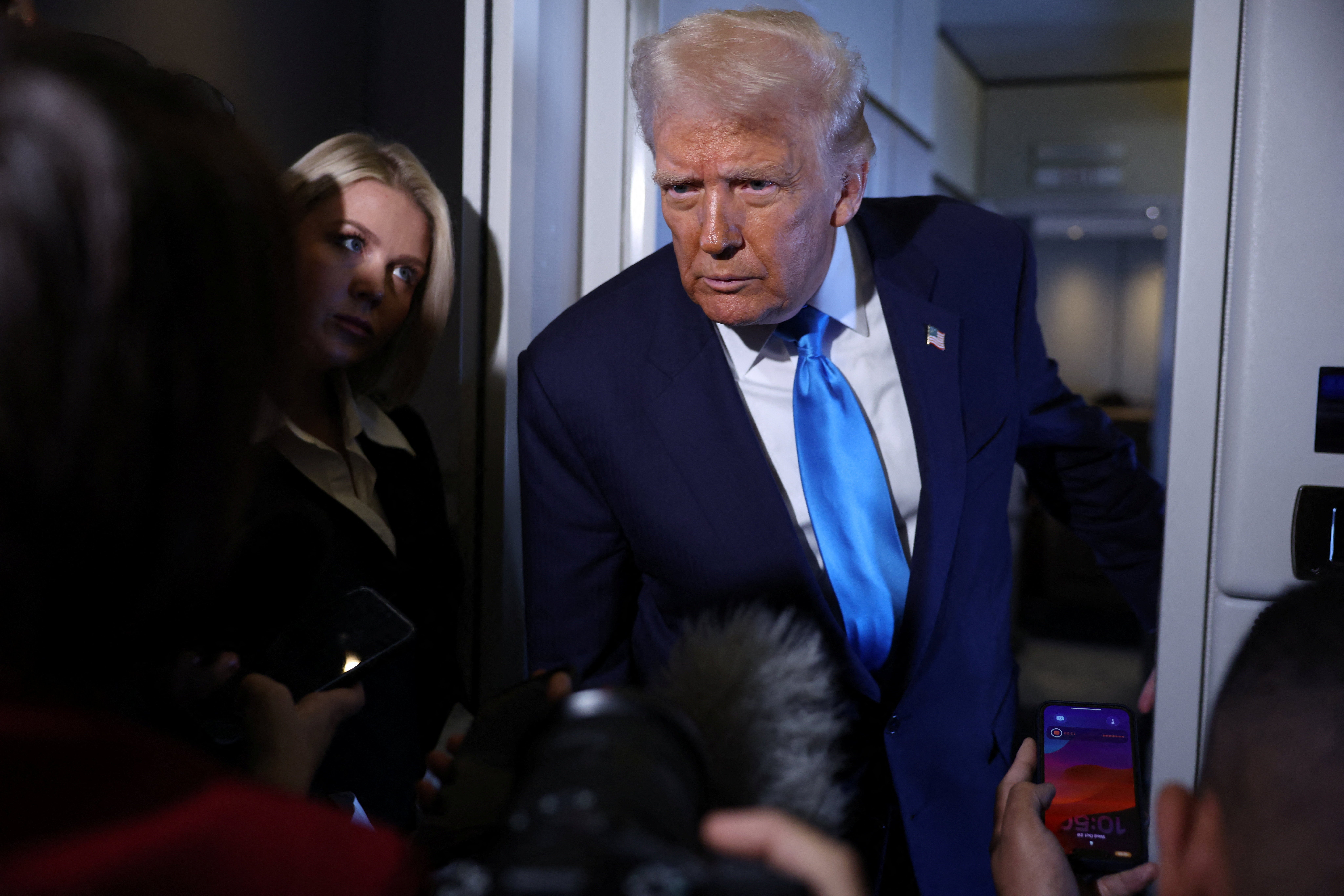 Predsjednik Donald Trump rekao je novinarima na Air Force Oneu da očekuje 'veliki korak s fentanilom' tijekom sastanka s kineskim predsjednikom Xi Jinpingom