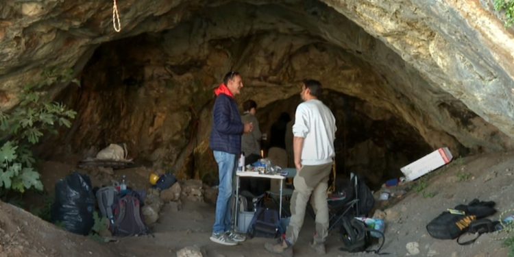 SENZACIONALNO OTKRIĆE Arheolozi u Dalmaciji pronašli tragove neandertalaca i ognjište staro 35 tisuća godina