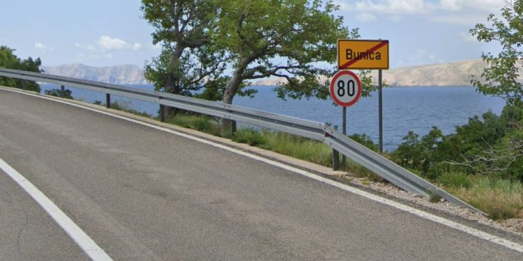 STRAŠNA TRAGEDIJA KOD SENJA Četiri osobe poginule u slijetanju automobila u more!