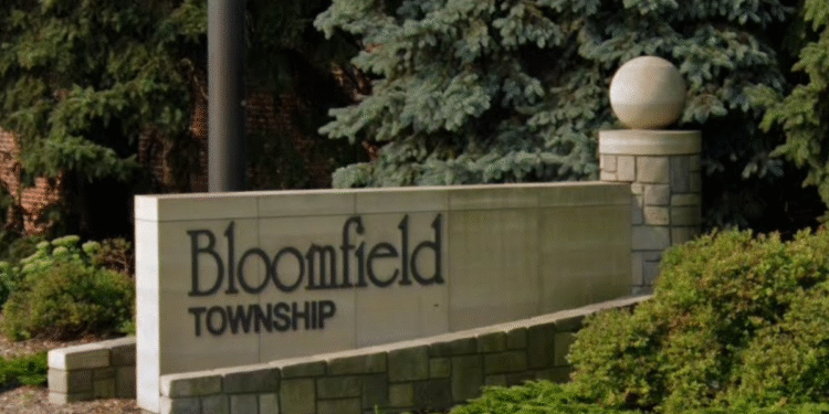 SWAT tim spušta se u kuću Michigan Man -a nakon što je otkrio da živi sa suprugom lešem mjesecima