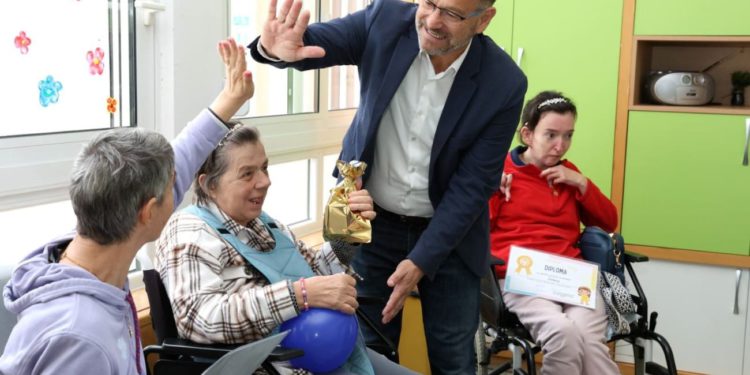 Samostan sv. Rafaela u Solinu proslavio 88. rođendan uz pjesmu, osmijehe i tortu