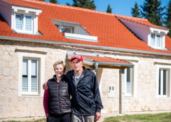 Sanjate li o mirovini i kamenoj kućici na selu? Svoj su raj na Unešiću uredili Dijana i Ivan Borzić, guštaju boga svoga