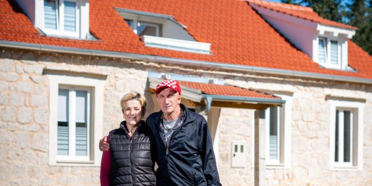 Sanjate li o mirovini i kamenoj kućici na selu? Svoj su raj na Unešiću uredili Dijana i Ivan Borzić, guštaju boga svoga