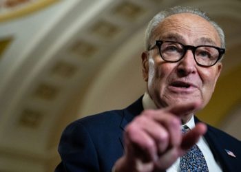 Schumer ulazi u AS ASHUTDOWN pogodak 2. tjedna, zahtijeva ugovor o obamacare kreditnim kreditima