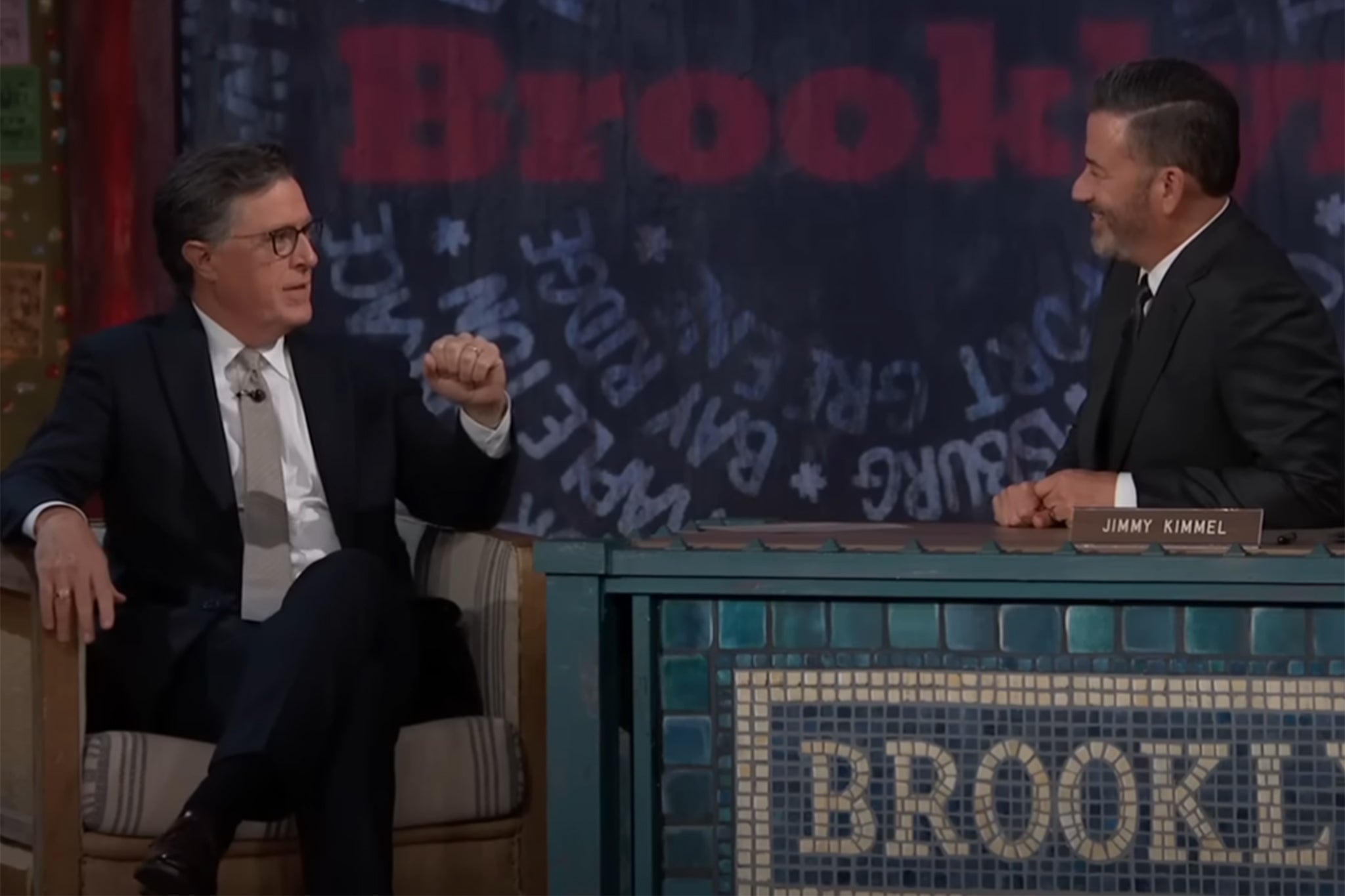 Domaćini kasnih noći Stephen Colbert (lijevo) i Jimmy Kimmel (desno) pojavili su se zajedno u utorak navečer kao Kimmel Films u New Yorku sa sjedištem u LA-u za tjedan dana sa sjedištem
