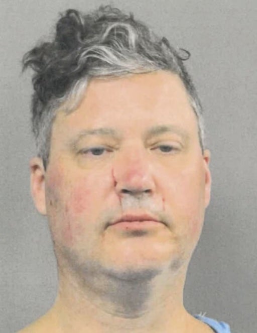 Popularni meteorolog New Orleansa Devon Lucie uhićen je zbog optužbi za ugrožavanje obitelji i ugrožavanja djece