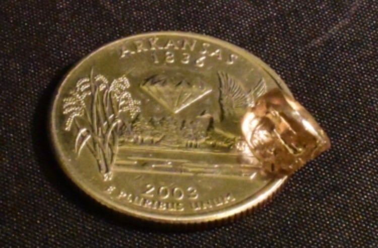 Par je pronašao rijetki bijeli dijamant od 2,7 karata u državnom parku Arkansas, a muž je hvalio Isusa što je pronašao dragulj