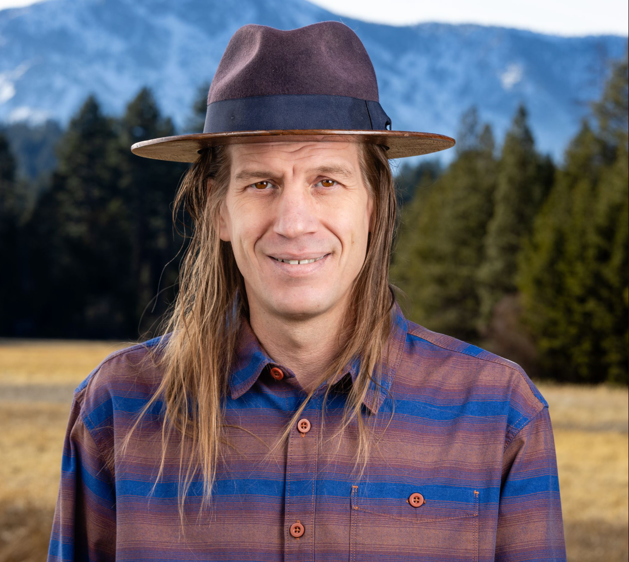 Gradonačelnik južnog jezera Tahoe Pro Tem Cody Bass uhićen je nakon što je navodno napao zaposlenika u baru u blizini granice s Kalifornijskom i nevadom. Optužbe za napad protiv njega su odbačene, ali on se još uvijek optužuje za prijetnje i prijestup