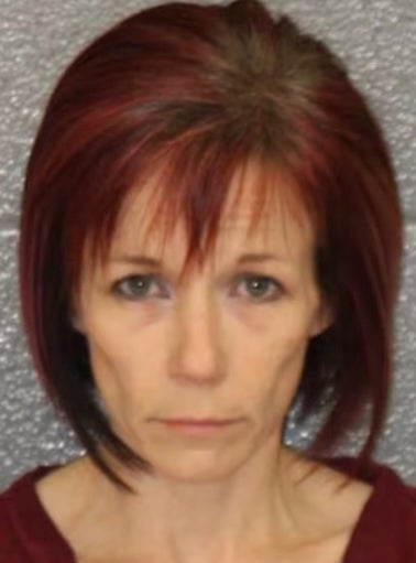 Cheryl Harris Gates, 43-godišnja žena Sjeverne Karoline, optužena je da je koristila chatgpt za istraživanje smrtonosnih droga prije nego što je pokušala otrovati piće svog supruga