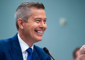 Sekretar za prijevoz Duffy dijeli videozapis FAFO ciljajući na DEMS usred zatvaranja