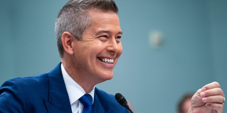 Sekretar za prijevoz Duffy dijeli videozapis FAFO ciljajući na DEMS usred zatvaranja