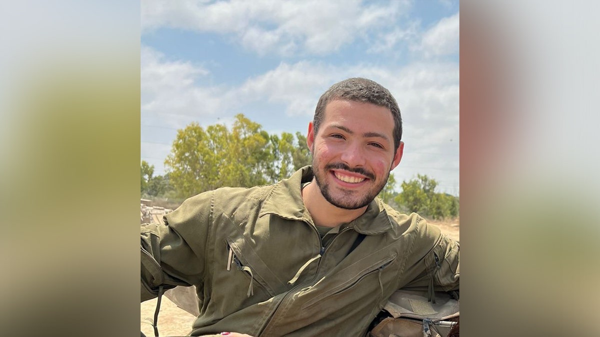 Italija je vidjela kako se smiješi dok nosi uniformu IDF