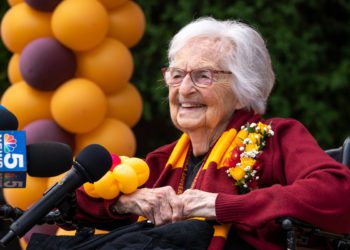Sestra Jean Dead: Legenda košarke u fakultetu umire 106