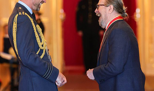 Sir Gary Oldman otkriva obožavatelj sporih konja princ William rekao mu je da želi dati svom ‘masnom’ alter -egu jacksonu janjetu ‘dobro pranje’ – dok razbija svoju tišinu o ‘nevjerojatnoj časti’ vitez