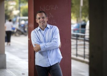 Slobodna Dalmacija – Bio je kandidat za splitskoga gradonačelnika. Danas gradi stanove u Kaštelima i vile u Jelsi. I kaže: Vraćam se politici