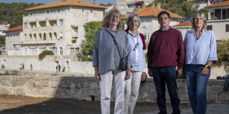 Slobodna Dalmacija – Bitka nasljednika ‘oca hvarskog turizma’: Ova hrvatska država tri nam je puta vratila našu kuću i tri je puta uzela!