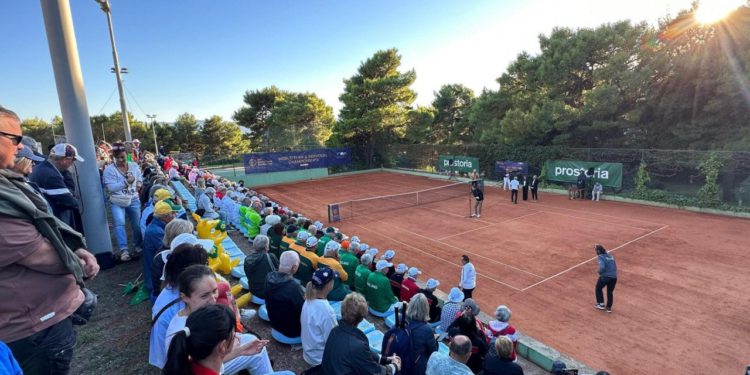 Slobodna Dalmacija – Bol postao središte svjetskog tenisa veterana; 260 sudionika iz 24 zemlje na ITS Masters World Championships 2025.