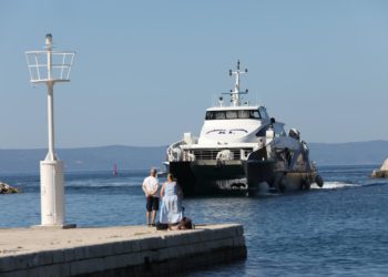 Slobodna Dalmacija – Brač dobiva novu vezu sa Splitom, kreće brzobrodska linija Split-Supetar: ‘Puno će značiti onima koji rade u Splitu…’