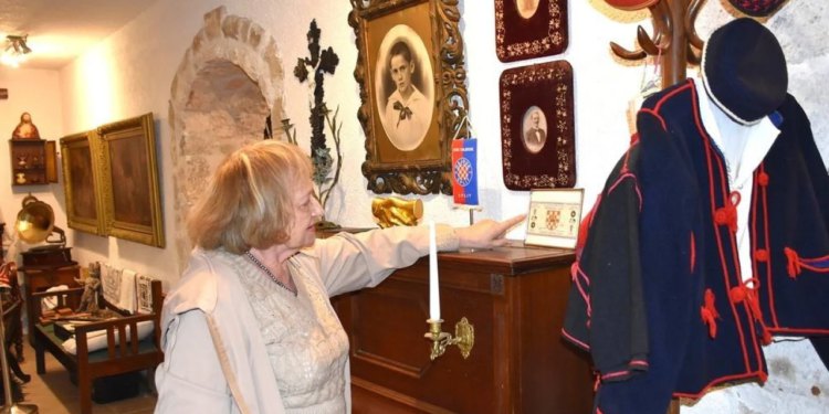 Slobodna Dalmacija – Čuvari uspomena stare Dalmacije: zavirili smo u privatni muzej obitelji Andrijašević u Gradacu na Makarskoj rivijeri