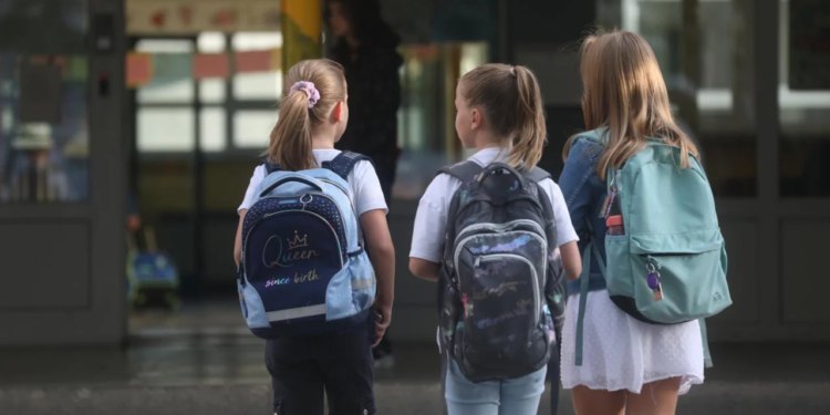 Slobodna Dalmacija – Dalmatinski nastavnici za peticu traže najviše, iznenadit će vas koliko je odlikaša u Splitu i okolici